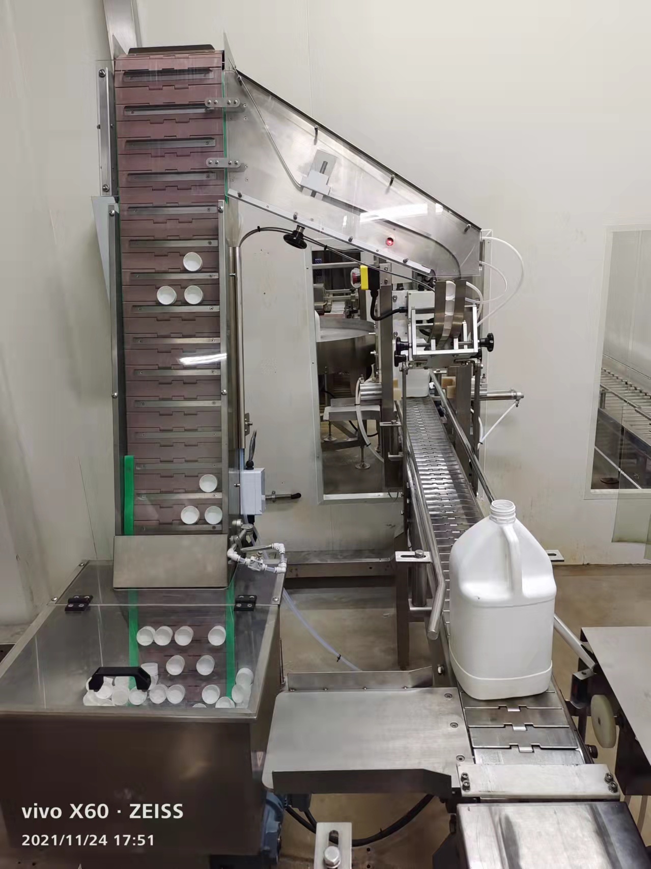 1L-4L Jerrycan Pail Can Tin Fully Automatic 4 Nozzles Mesh Conveyor Chemical Liquid Engine Oil Ex-proof Filling Machine